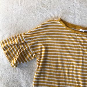 Gap yellow stripe top